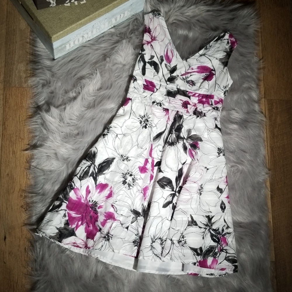 Robbie Bee 6P floral dress